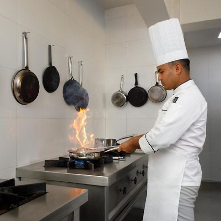 Le Glamour Luxury Resort&Wellness Spa Pvt Ltd Pokhara Extérieur photo