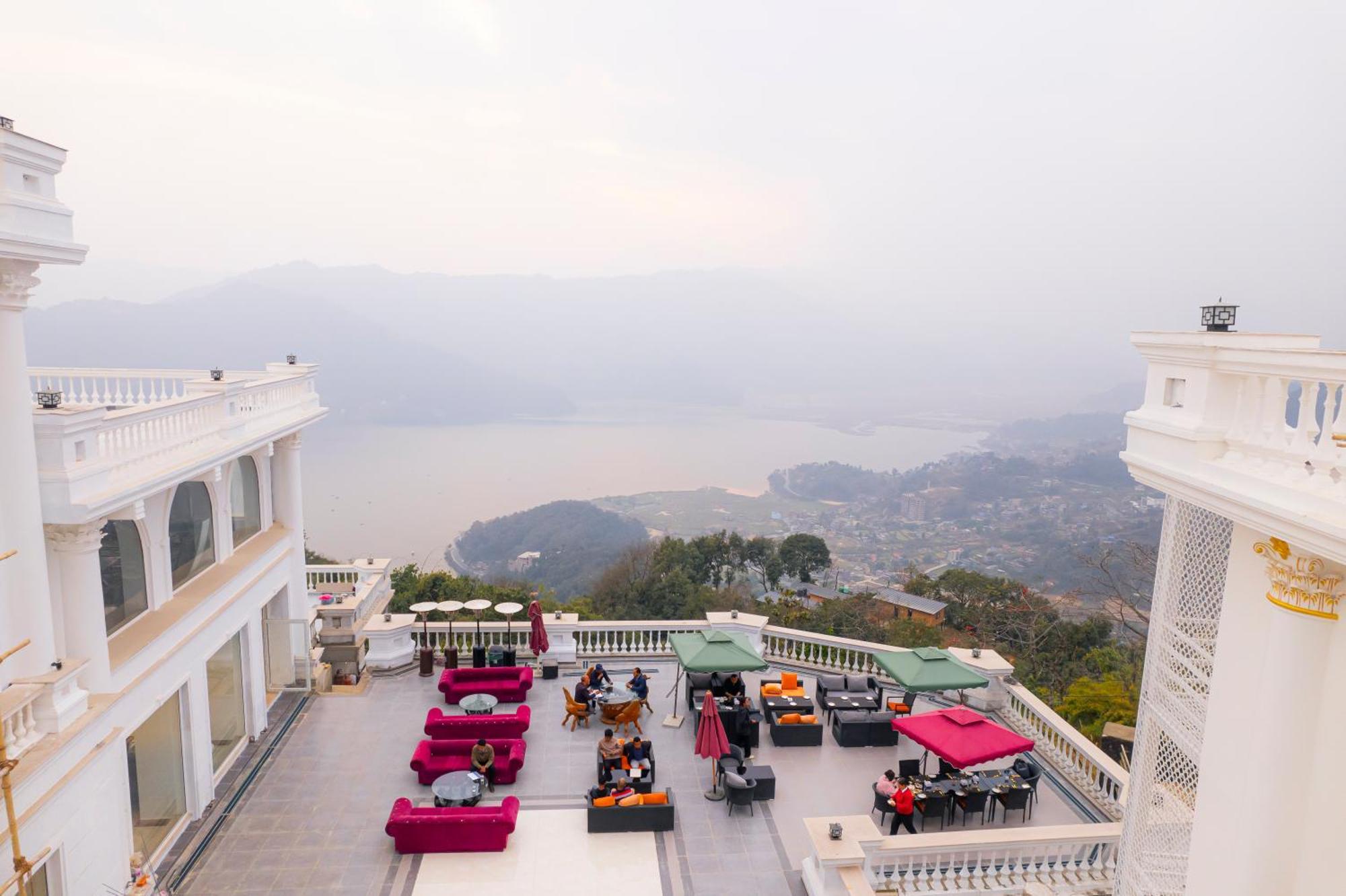 Le Glamour Luxury Resort&Wellness Spa Pvt Ltd Pokhara Extérieur photo