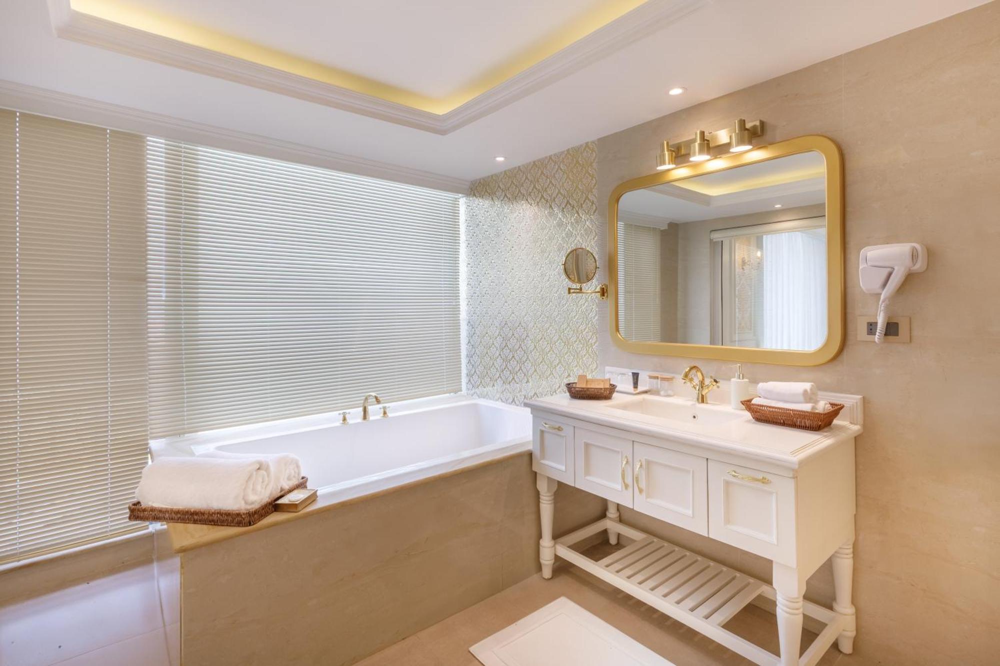 Le Glamour Luxury Resort&Wellness Spa Pvt Ltd Pokhara Extérieur photo
