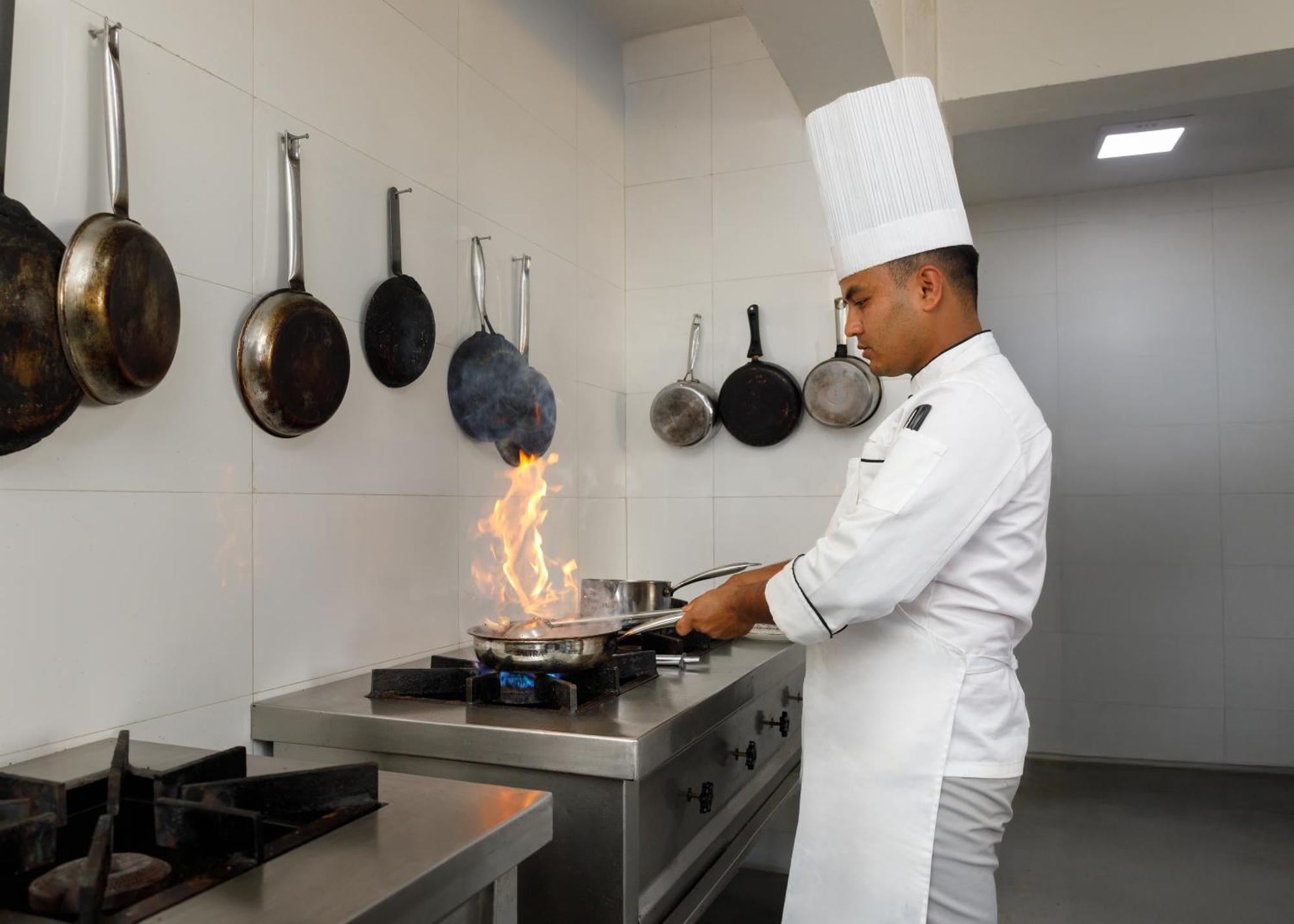 Le Glamour Luxury Resort&Wellness Spa Pvt Ltd Pokhara Extérieur photo